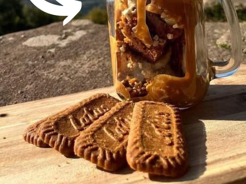 Biscoff &amp; popcorn pudding jar