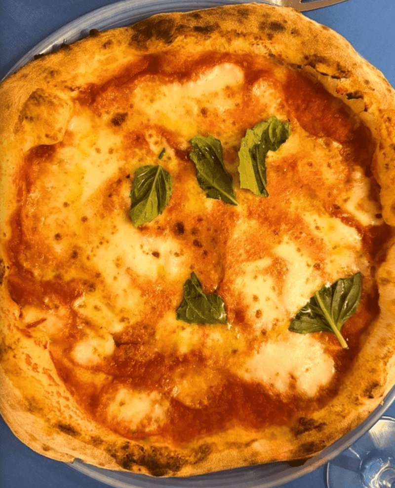 Amalfi Style Cheese & Tomato Pizza (Neapolitan Margherita)