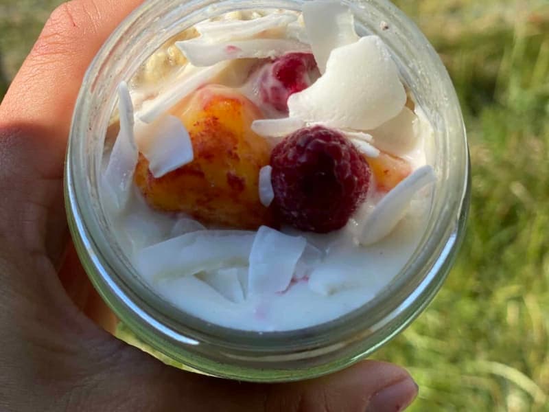 Coconut, mango & vanilla overnight oats