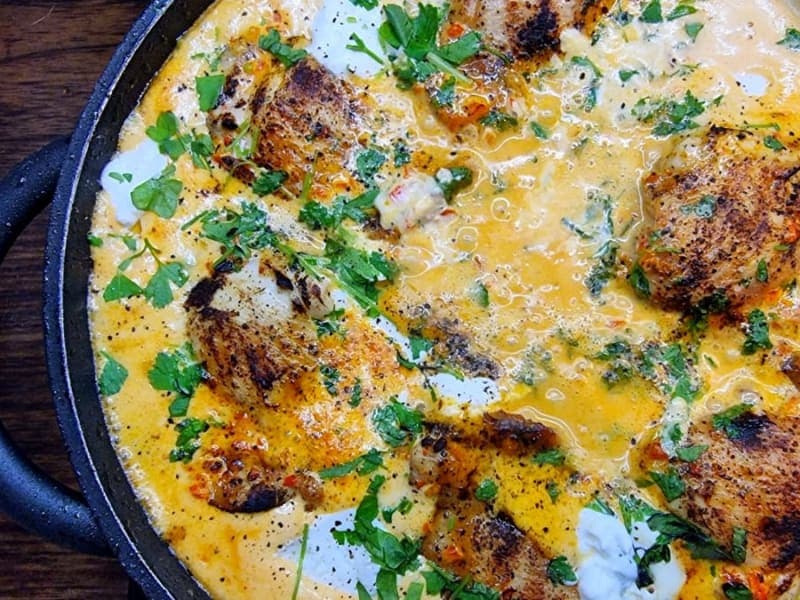 Creamy pepper sauce with mushrooms
