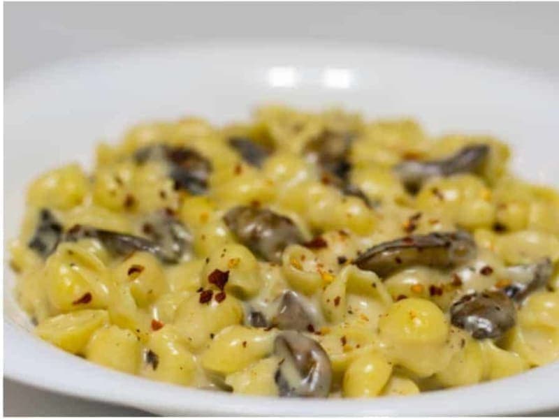 Gouda, Mushroom, & Truffle Salt Mac & Cheese