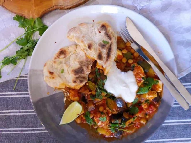 HEARTY VEGETARIAN CURRY WITH CHICKPEAS, AUBERGINES AND HALLOUMI