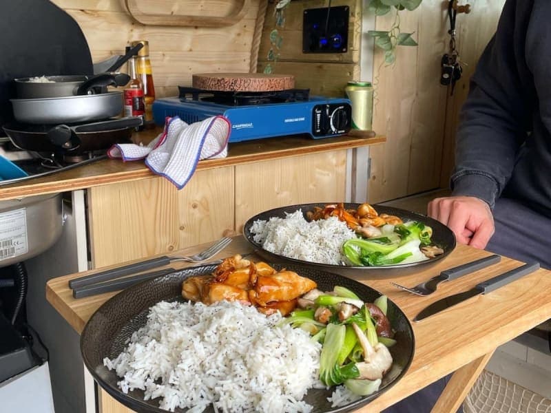 Sticky chinese chicken with sesame pak choi