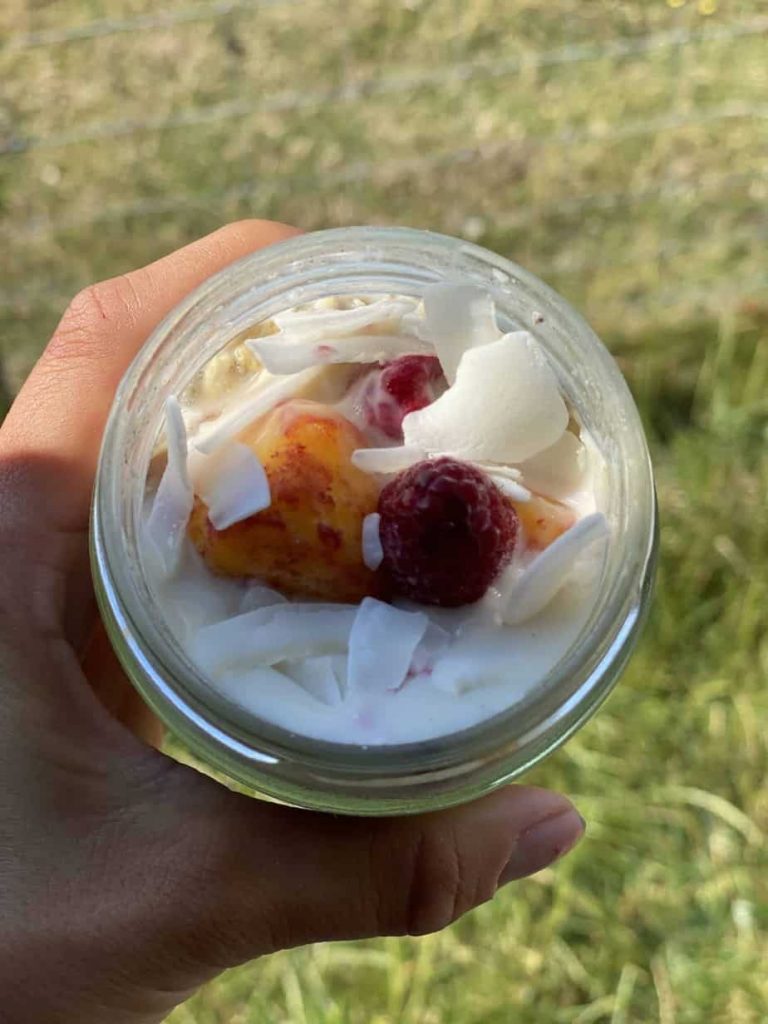 Coconut, mango & vanilla overnight oats