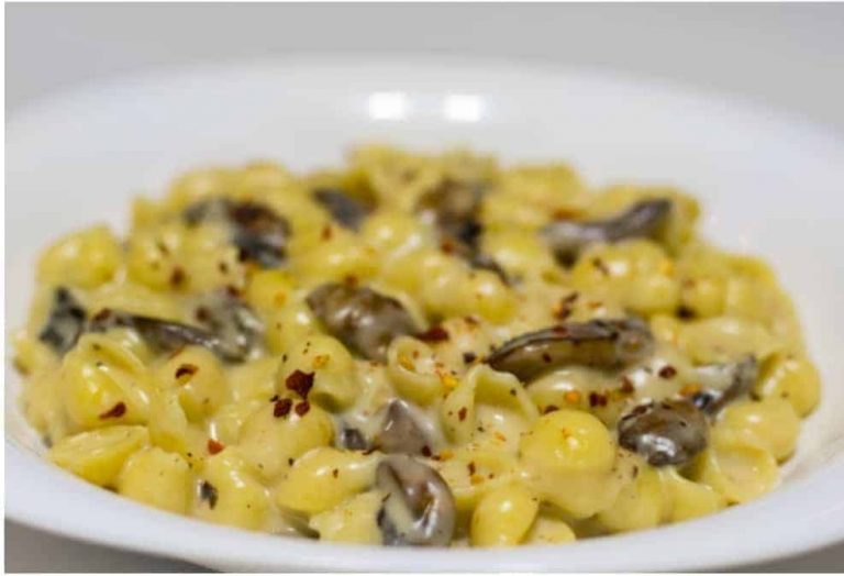 Gouda, Mushroom, & Truffle Salt Mac & Cheese