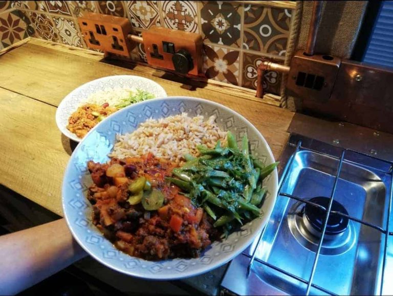 Vegan Chilli with Dressed Green Beans