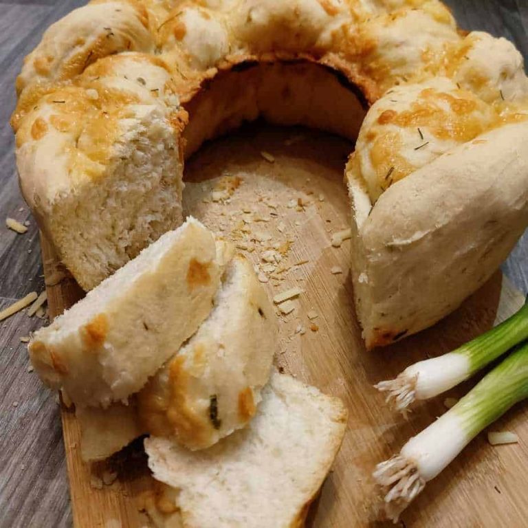 Omnia cheddar & spring onion loaf