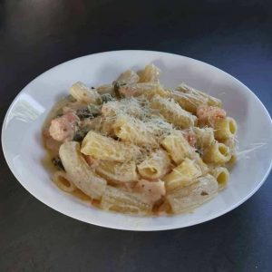 vanlife-Quick creamy salmon pasta