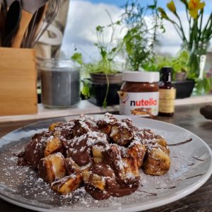Cubed crumpets coated in nutella and icing sugar