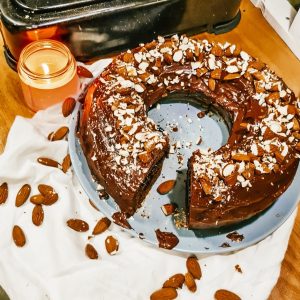 Vegan gingerbread Omnia cake
