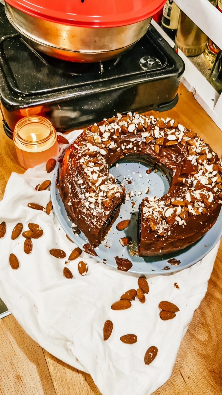 Vegan Gingerbread Omnia cake