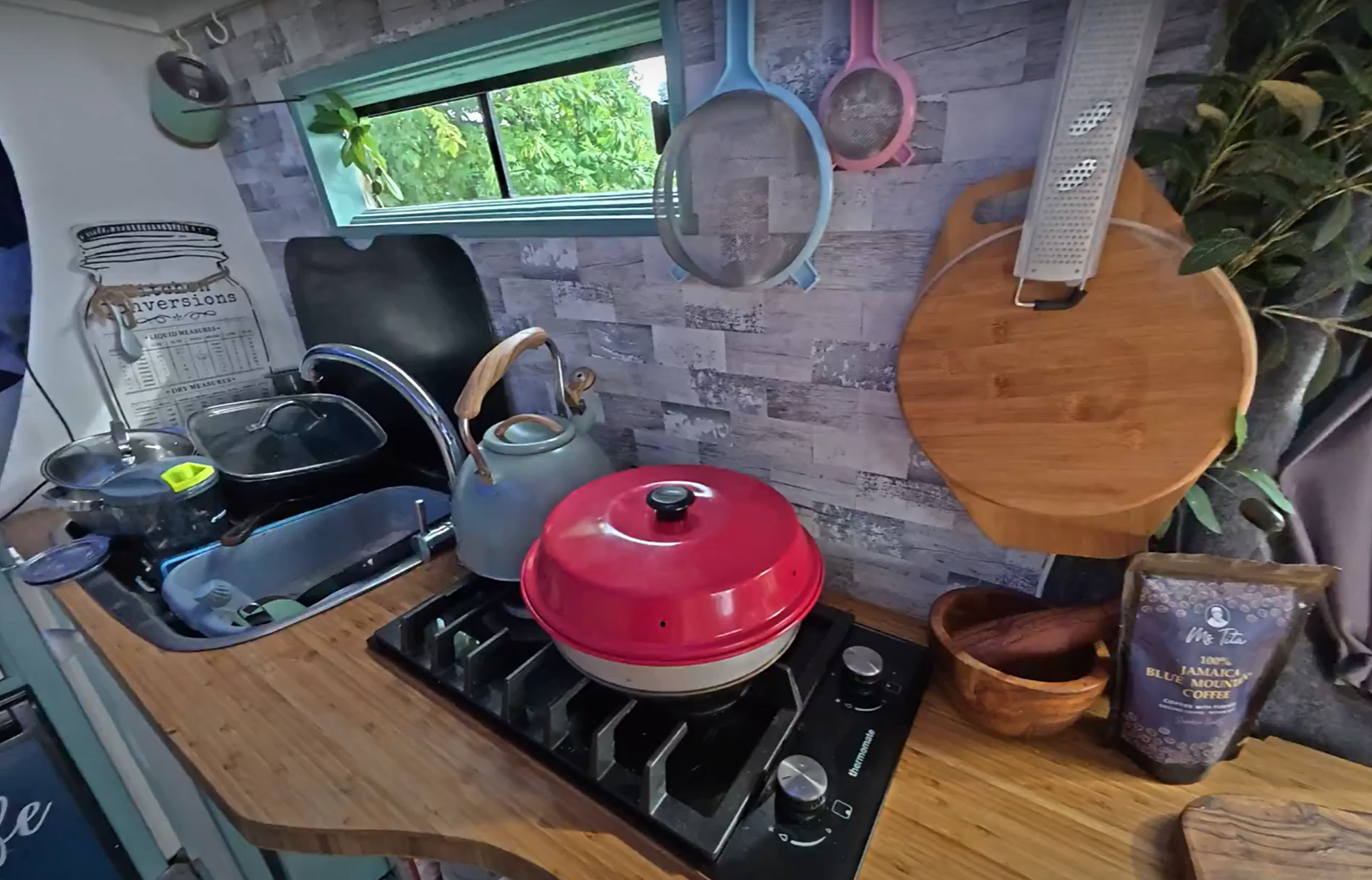 campervan kitchen